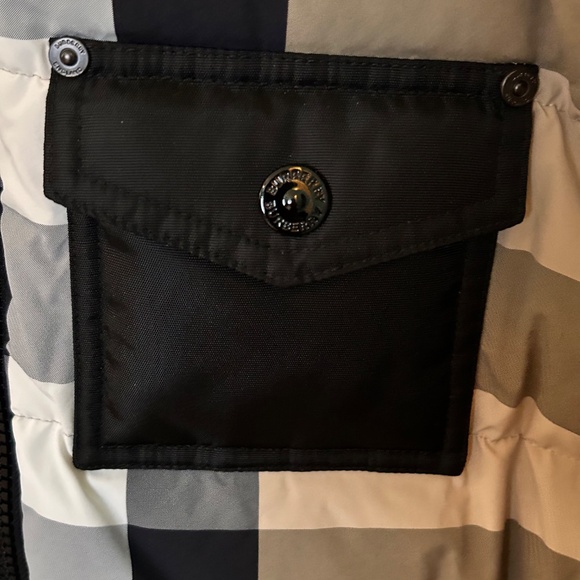 60% off! Authentic Burberry Reversible Recycled Nylon Re:Down® Puffer Jacket XXL - Picture 11 of 12